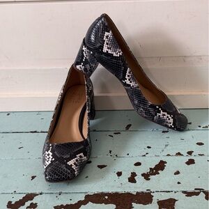 Naturalizer Size 9M Karina Pumps in Blue Grey Snake Leather